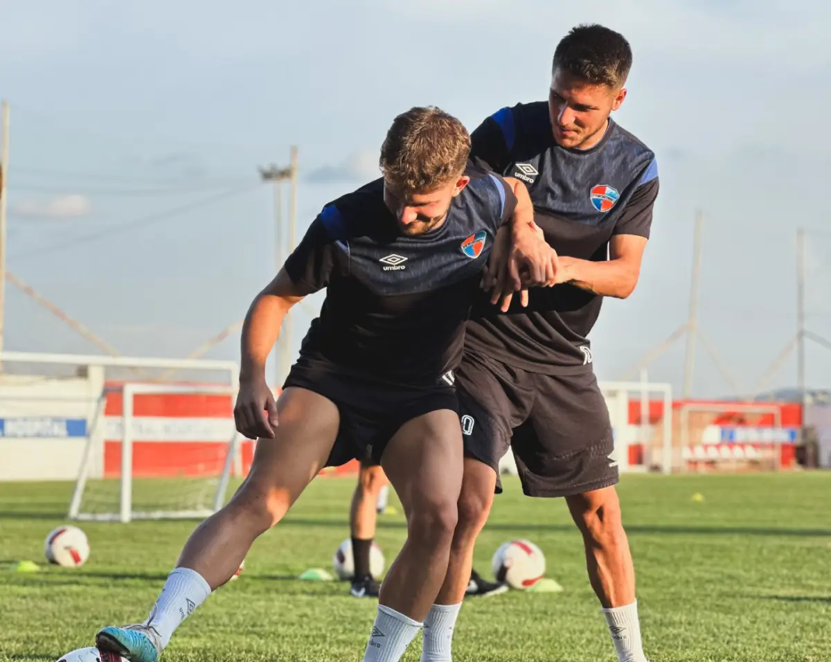 Takımımız, bir günlük iznin ardından 10 Eylül Pazar günü 16.30’da Uşakspor ile deplasmanda oynayacağı müsabakanın hazırlıklarına gerçekleştirdiği antremanla devam etti.  