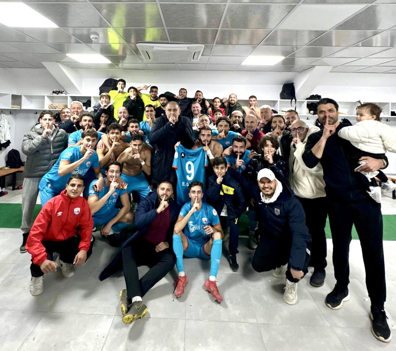 Nesine 2.Lig'in 19.haftasında Şanlı İskenderunspor'umuzun, Sarıseki Fuat Tosyalı Stadyumu'nda konuk ettiği MKE Ankaragücü'nü 4-2 yendiği maçın ardından galibiyet pozu. 